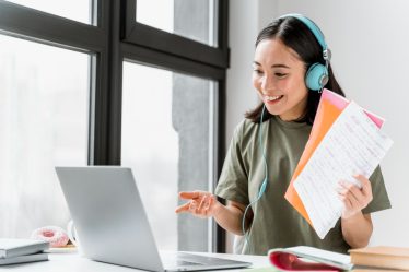 Tradução livre para sites institucionais e blogs: como a AMK Traduções pode ajudar sua marca a se destacar